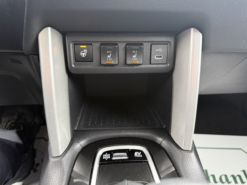 2025 Toyota Corolla Cross HYBRID   SE   2 SET OF TIRES   CLEAN CARFAX in Oakville, Ontario - 18 - w1024h768px