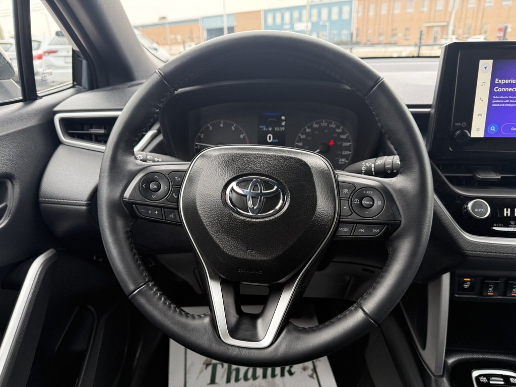 2025 Toyota Corolla Cross HYBRID   SE   2 SET OF TIRES   CLEAN CARFAX in Oakville, Ontario - 15 - w1024h768px