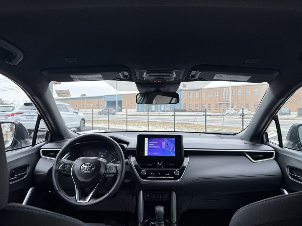 2025 Toyota Corolla Cross HYBRID   SE   2 SET OF TIRES   CLEAN CARFAX in Oakville, Ontario - 13 - w1024h768px