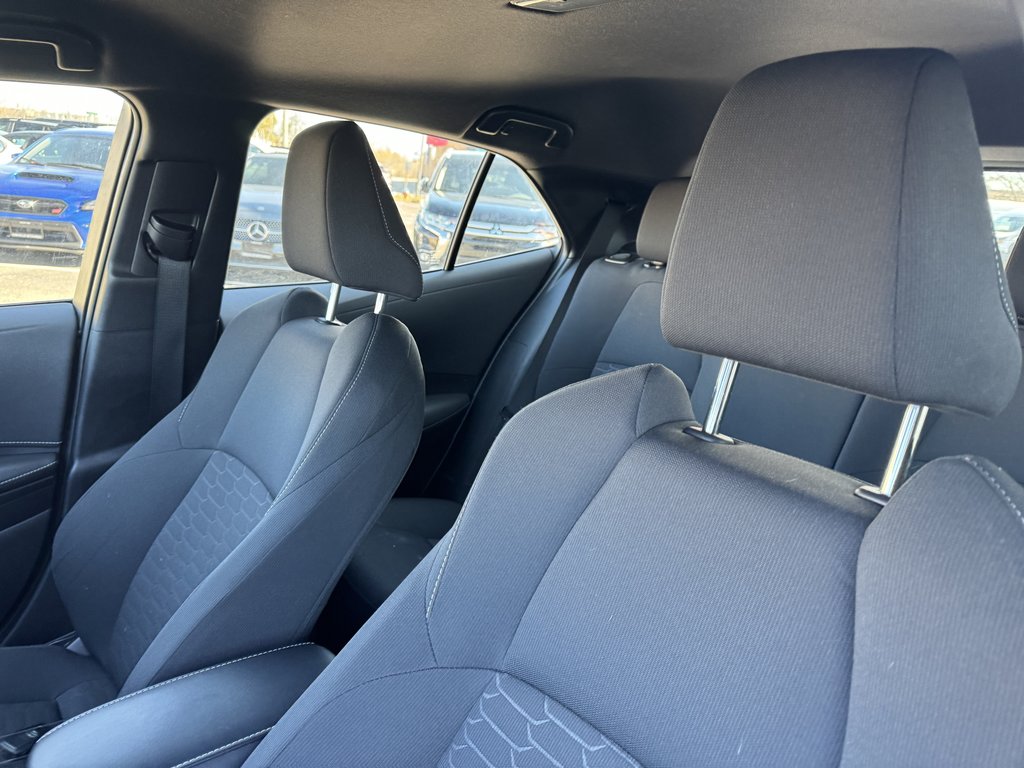 2022  Corolla Hatchback CVT   B/U CAM   HTD SEATS   CARPLAY   CLEAN CARFAX in Oakville, Ontario - 12 - w1024h768px