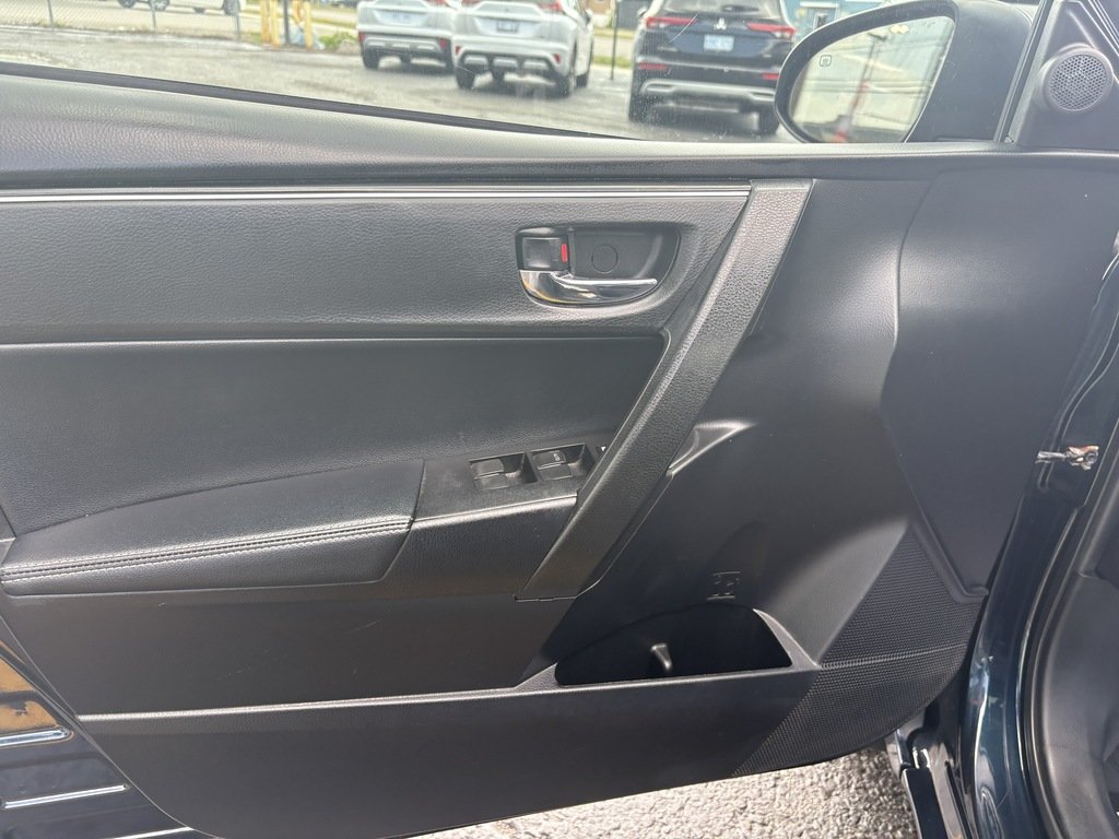 2019 Toyota Corolla XLE   LTHR   BU CAM   SUNROOF   NAV   HTD STEER in Oakville, Ontario - 10 - w1024h768px