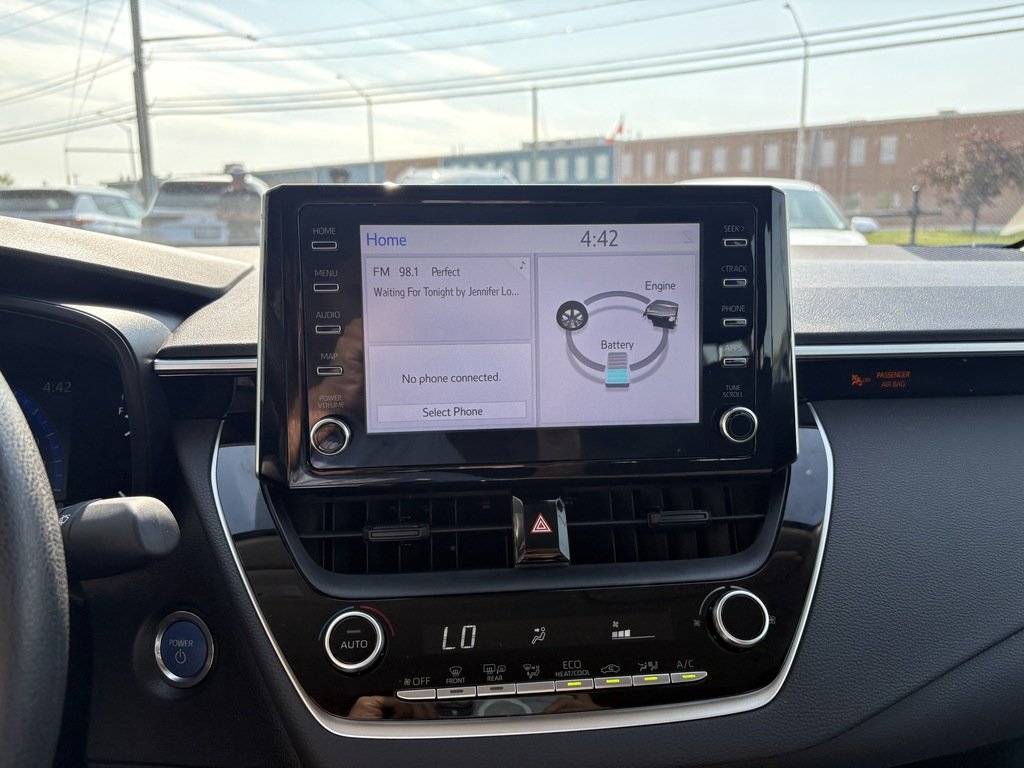 2021 Toyota Corolla HYBRID   ONLY 6766 KM   CLEAN CARFAX   2 SET TIRES in Oakville, Ontario - 18 - w1024h768px