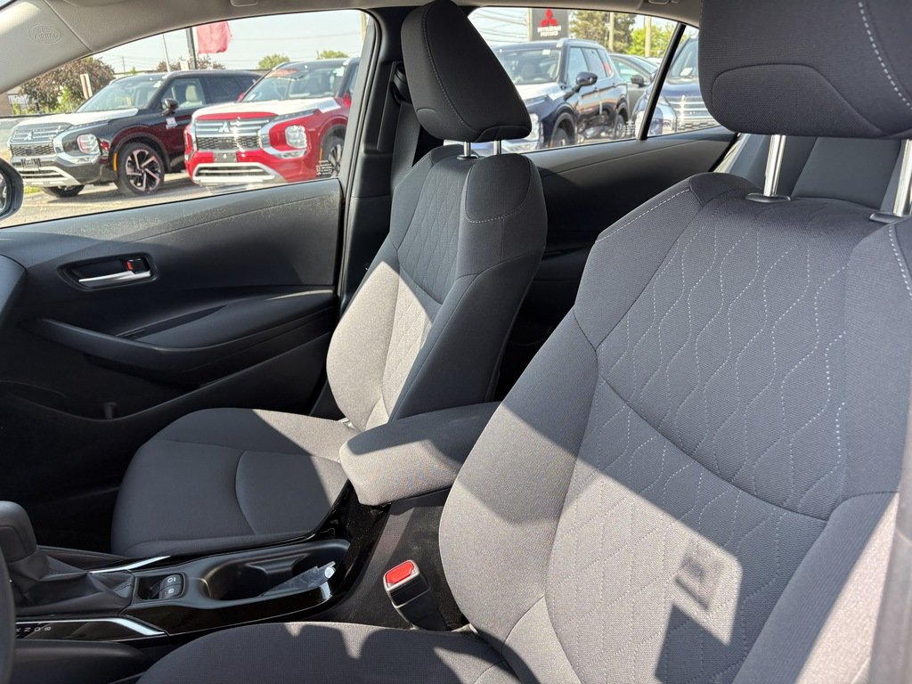 2021 Toyota Corolla HYBRID   ONLY 6766 KM   CLEAN CARFAX   2 SET TIRES in Oakville, Ontario - 13 - w1024h768px