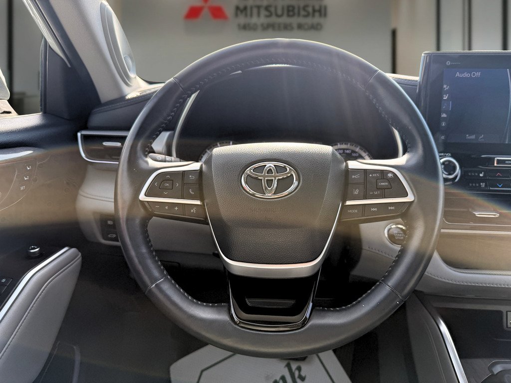 2022 Toyota Highlander LIMITED   AWD   CPT CHAIRS   360 CAM   PANO in Oakville, Ontario - 15 - w1024h768px