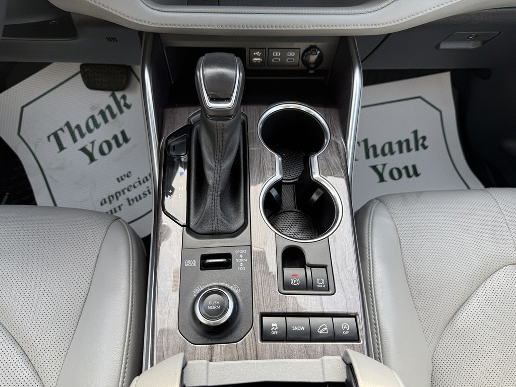 2022 Toyota Highlander LIMITED   AWD   CPT CHAIRS   360 CAM   PANO in Oakville, Ontario - 18 - w1024h768px