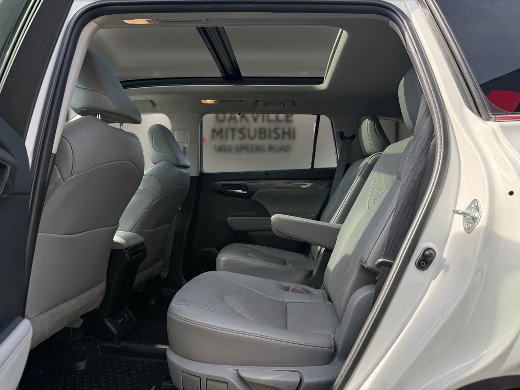 2022 Toyota Highlander LIMITED   AWD   CPT CHAIRS   360 CAM   PANO in Oakville, Ontario - 20 - w1024h768px