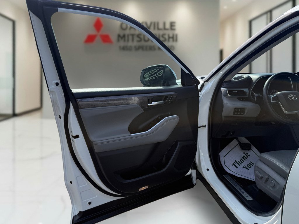 2022 Toyota Highlander LIMITED   AWD   CPT CHAIRS   360 CAM   PANO in Oakville, Ontario - 10 - w1024h768px