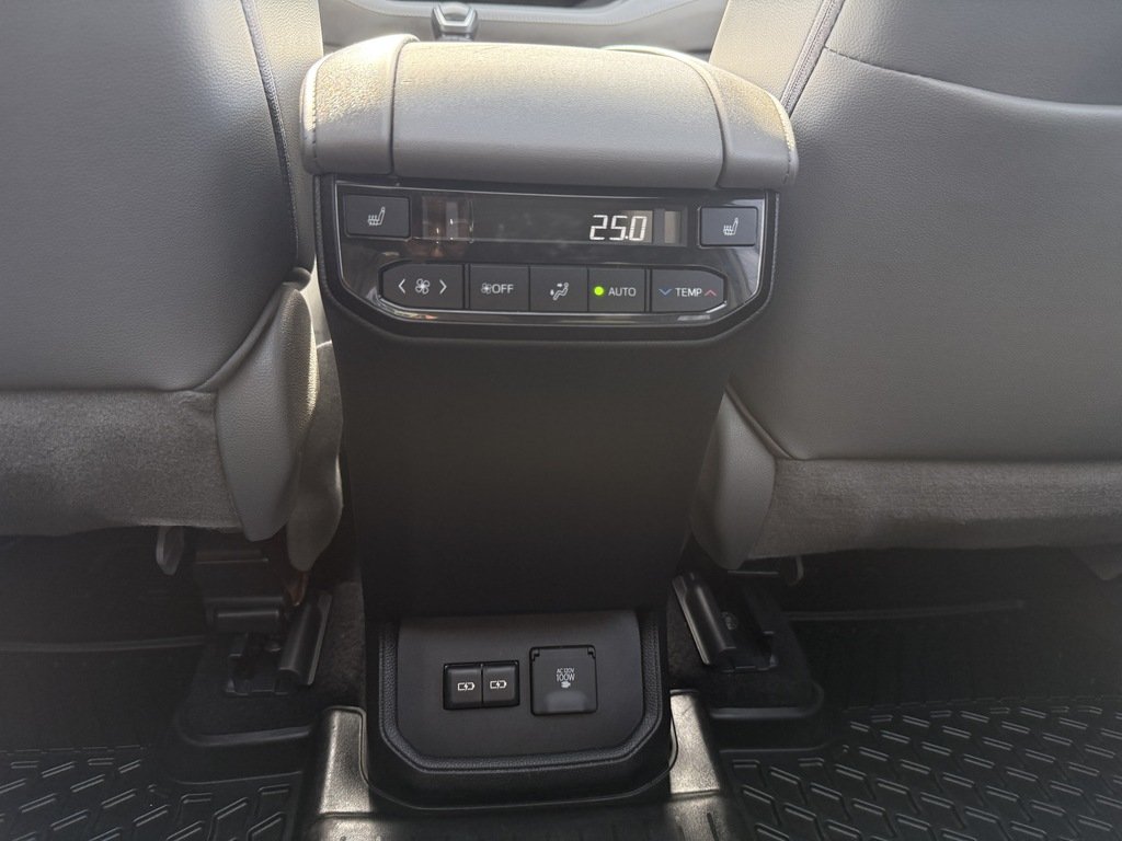2022 Toyota Highlander LIMITED   AWD   CPT CHAIRS   360 CAM   PANO in Oakville, Ontario - 19 - w1024h768px