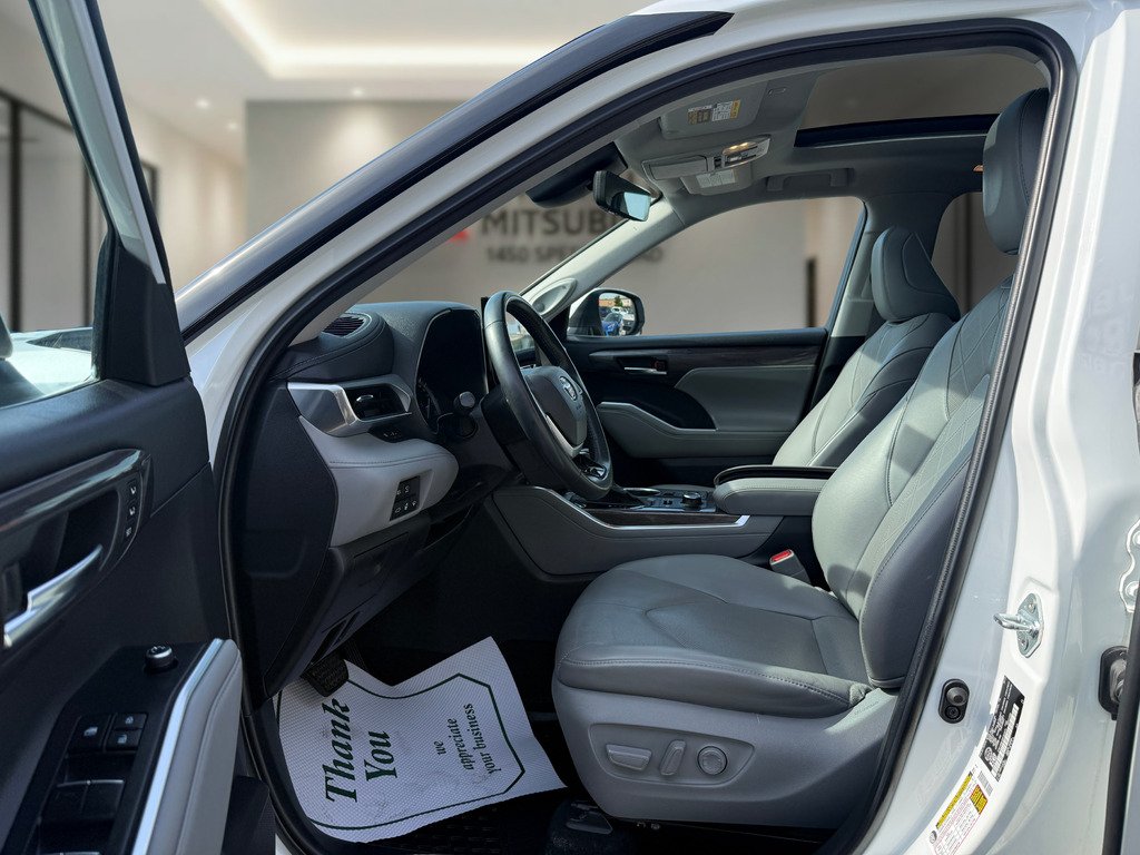 2022 Toyota Highlander LIMITED   AWD   CPT CHAIRS   360 CAM   PANO in Oakville, Ontario - 11 - w1024h768px