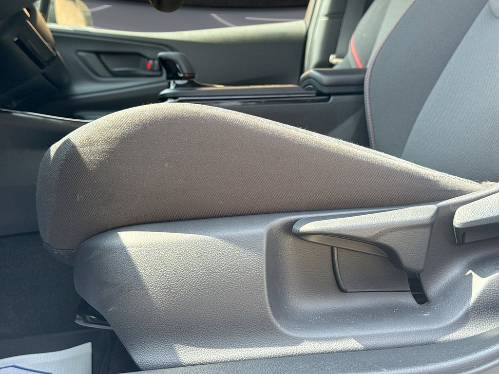 2026 Toyota Prius SE   PLUG IN HYBRID   CARPLAY   B\U CAM in Oakville, Ontario - 14 - w1024h768px