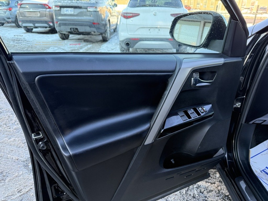 2018 Toyota RAV4 AWD   XLE   BU CAM   SUNROOF   HTD SEATS in Oakville, Ontario - 9 - w1024h768px