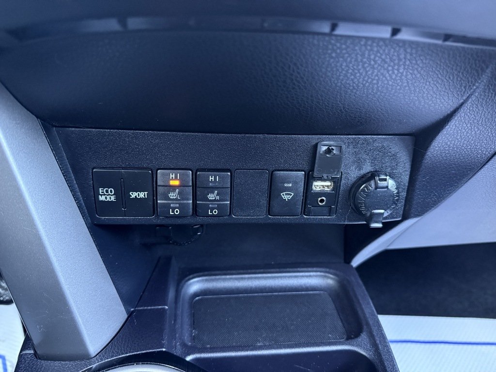 2018 Toyota RAV4 AWD   XLE   BU CAM   SUNROOF   HTD SEATS in Oakville, Ontario - 16 - w1024h768px