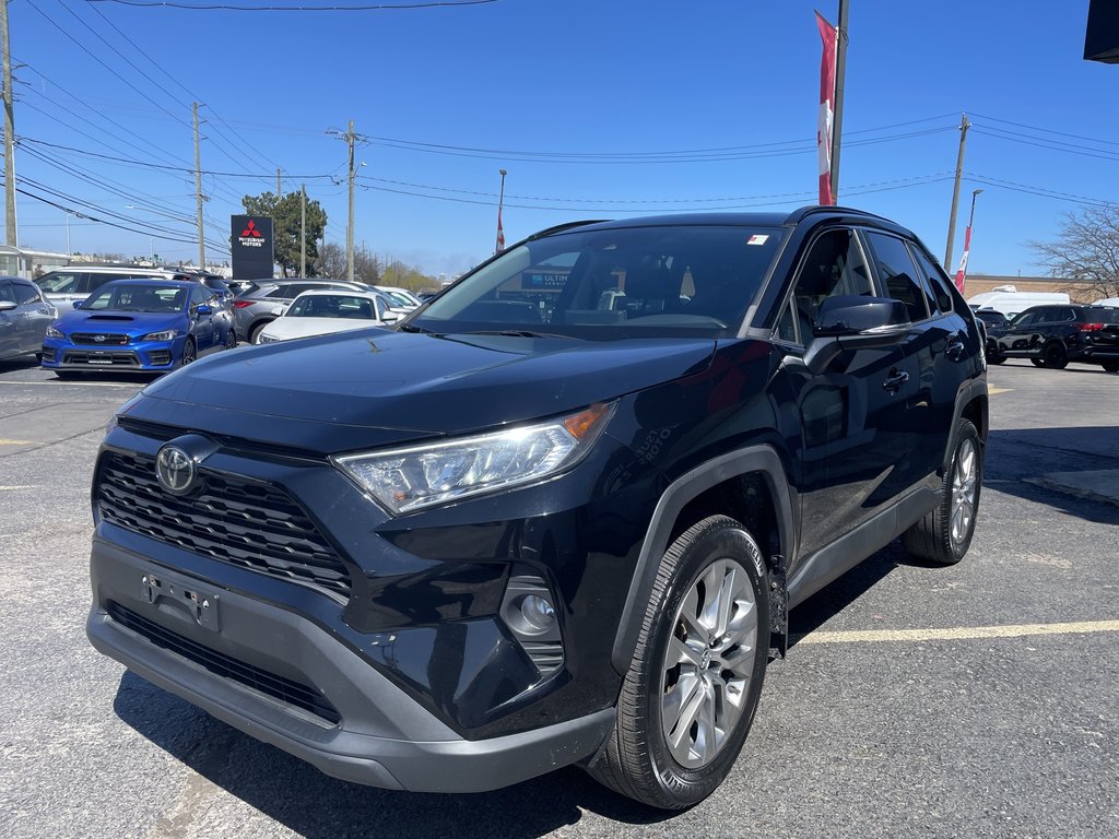 2019  RAV4 AWD   XLE   LEATHER   SUNROOF   BU CAM   HTD SEAT in Oakville, Ontario - 4 - w1024h768px