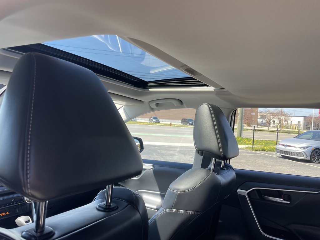 2019  RAV4 AWD   XLE   LEATHER   SUNROOF   BU CAM   HTD SEAT in Oakville, Ontario - 20 - w1024h768px