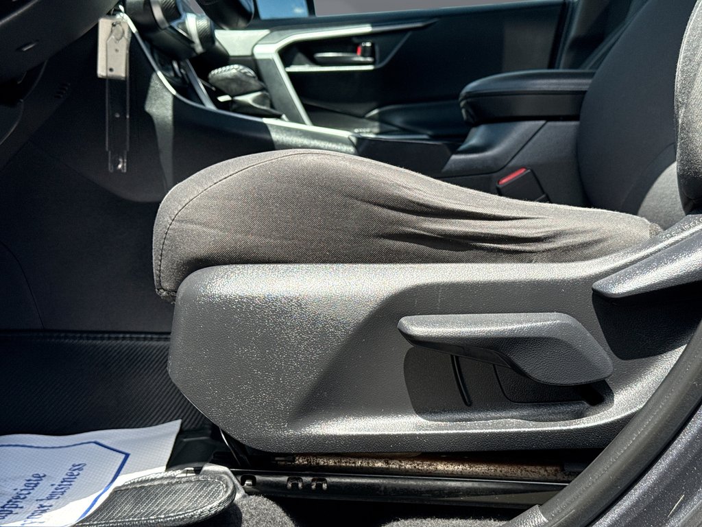 2021 Toyota RAV4 LE in Oakville, Ontario - 14 - w1024h768px