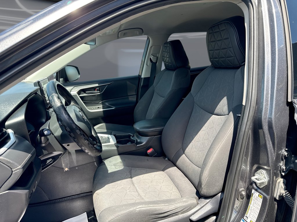 2021 Toyota RAV4 LE in Oakville, Ontario - 13 - w1024h768px