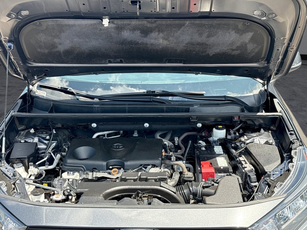 2021 Toyota RAV4 LE in Oakville, Ontario - 17 - w1024h768px