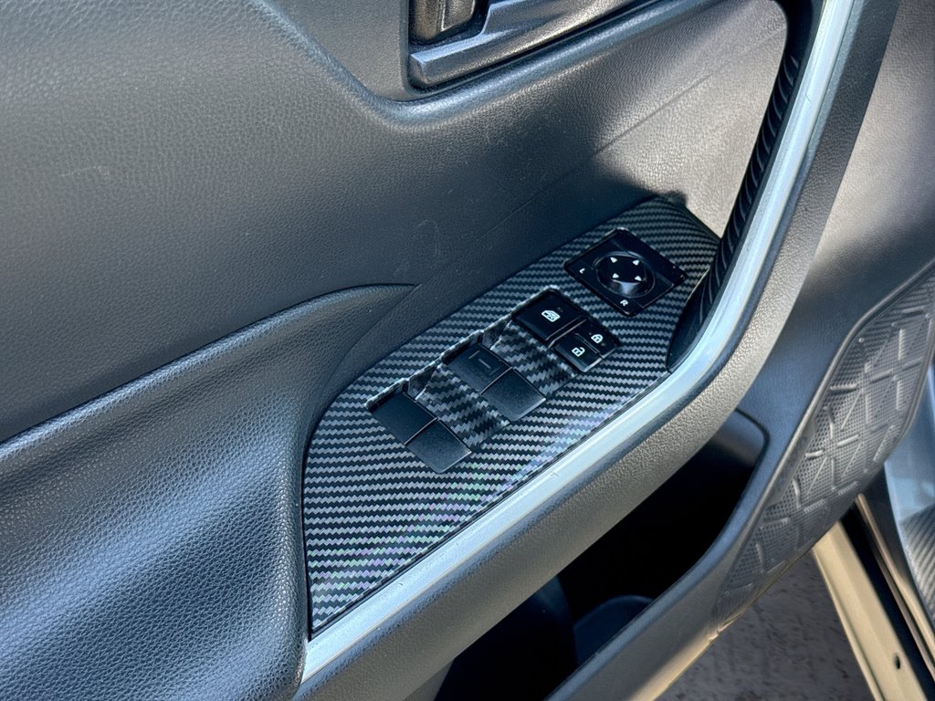 2021 Toyota RAV4 LE in Oakville, Ontario - 15 - w1024h768px