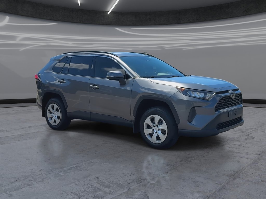 2021 Toyota RAV4 LE in Oakville, Ontario - 2 - w1024h768px