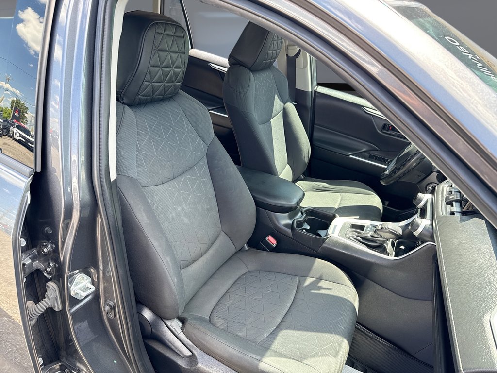 2021 Toyota RAV4 LE in Oakville, Ontario - 24 - w1024h768px