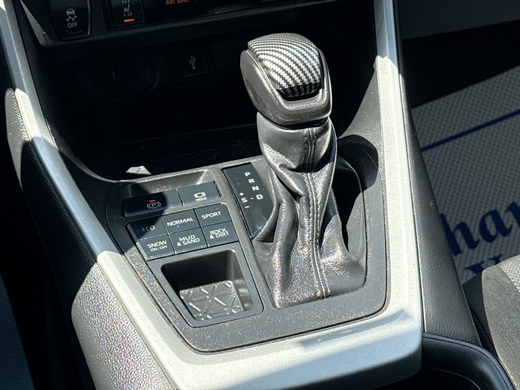 2021 Toyota RAV4 LE in Oakville, Ontario - 21 - w1024h768px