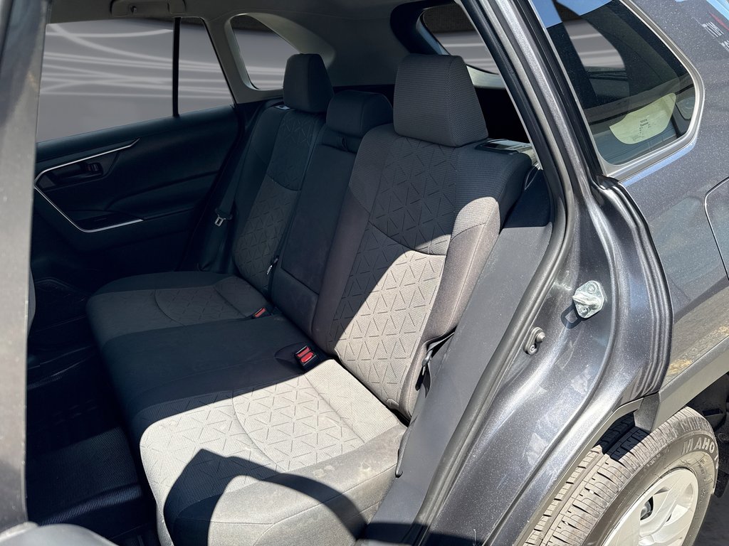 2021 Toyota RAV4 LE in Oakville, Ontario - 23 - w1024h768px