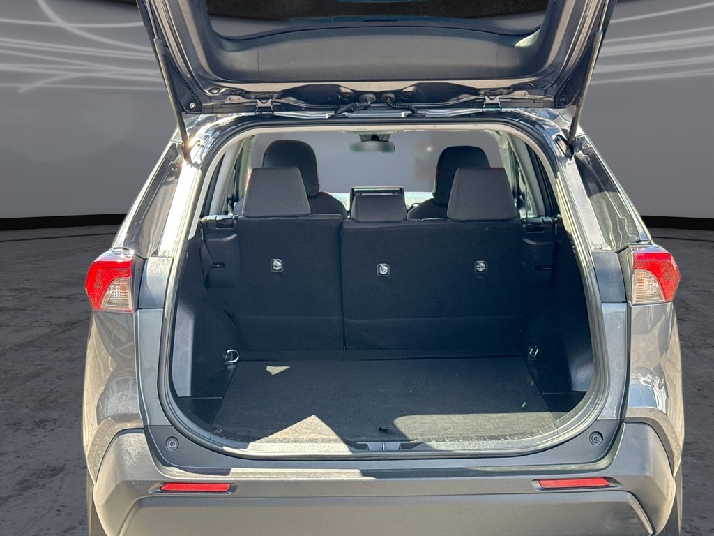 2021 Toyota RAV4 LE in Oakville, Ontario - 19 - w1024h768px