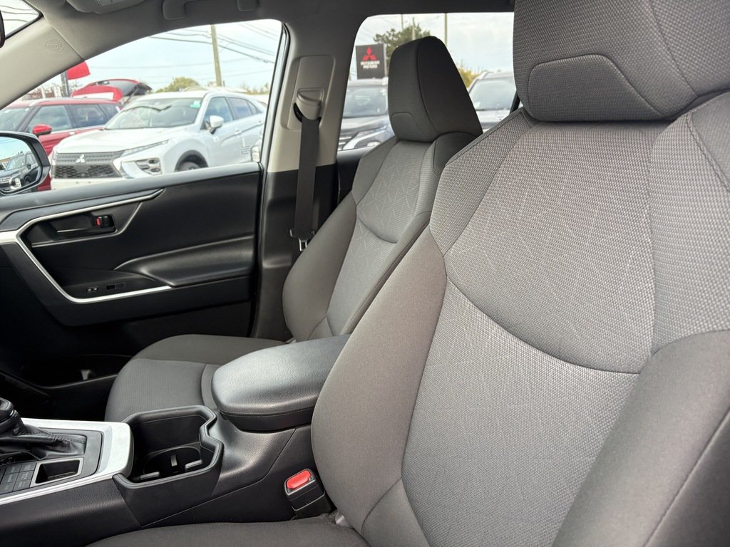 2025 Toyota RAV4 LE   AWD   BU CAM   LANE DEPARTURE   HTD SEATS in Oakville, Ontario - 9 - w1024h768px