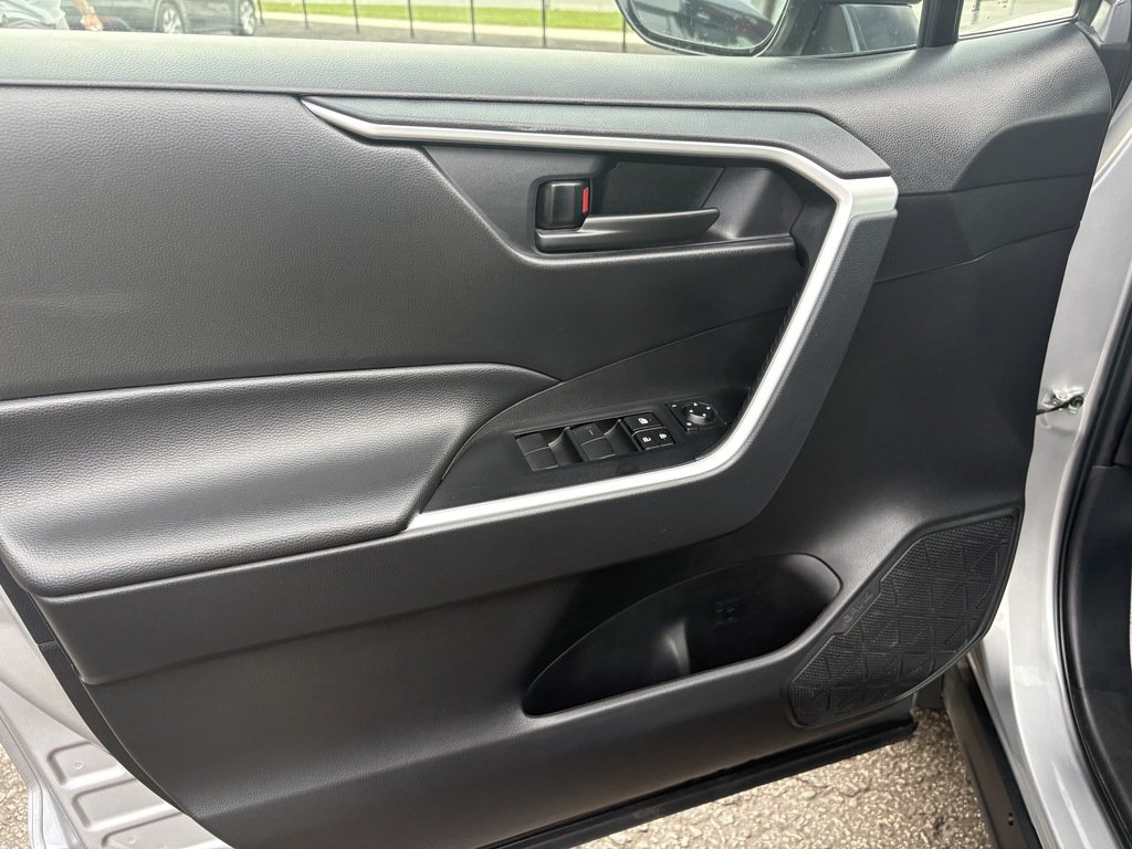 2025 Toyota RAV4 LE   AWD   BU CAM   LANE DEPARTURE   HTD SEATS in Oakville, Ontario - 8 - w1024h768px