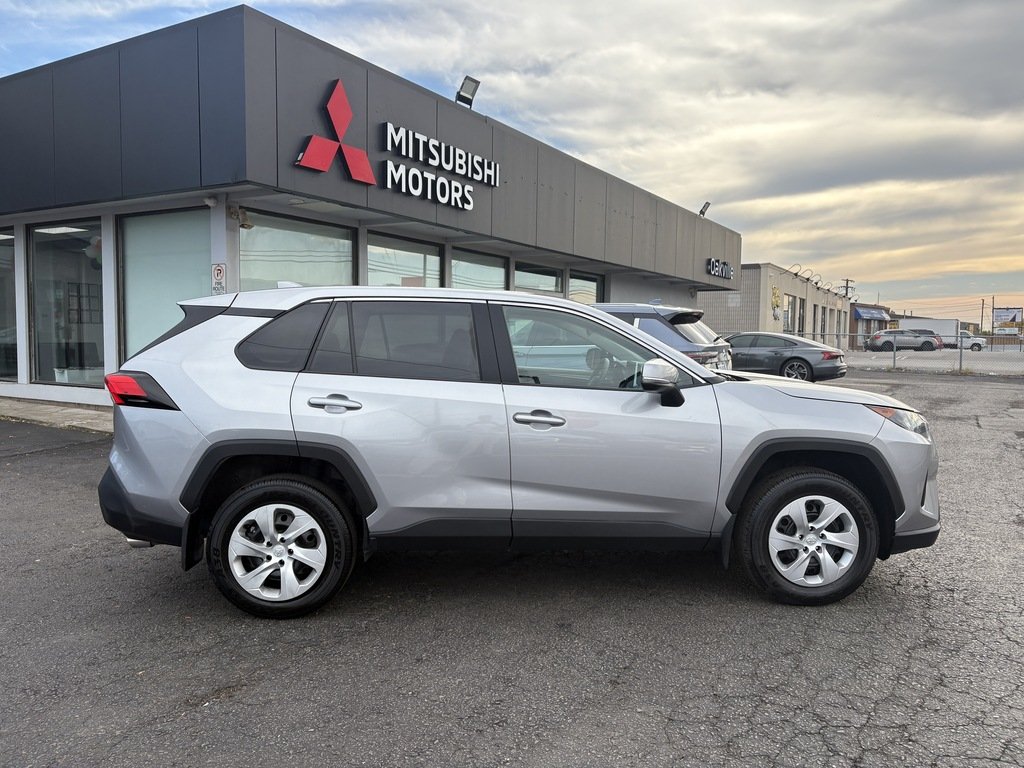 2025 Toyota RAV4 LE   AWD   BU CAM   LANE DEPARTURE   HTD SEATS in Oakville, Ontario - 7 - w1024h768px