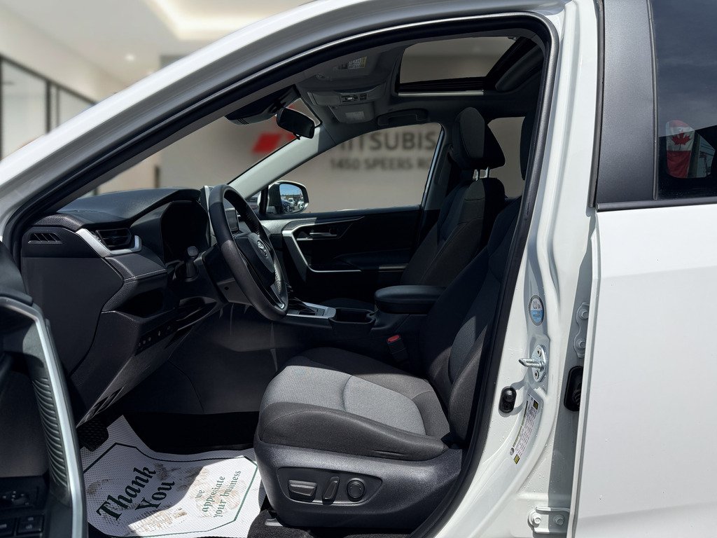 2025 Toyota RAV4 XLE   AWD   SUNROOF   HTD SEATS/STEERING in Oakville, Ontario - 11 - w1024h768px