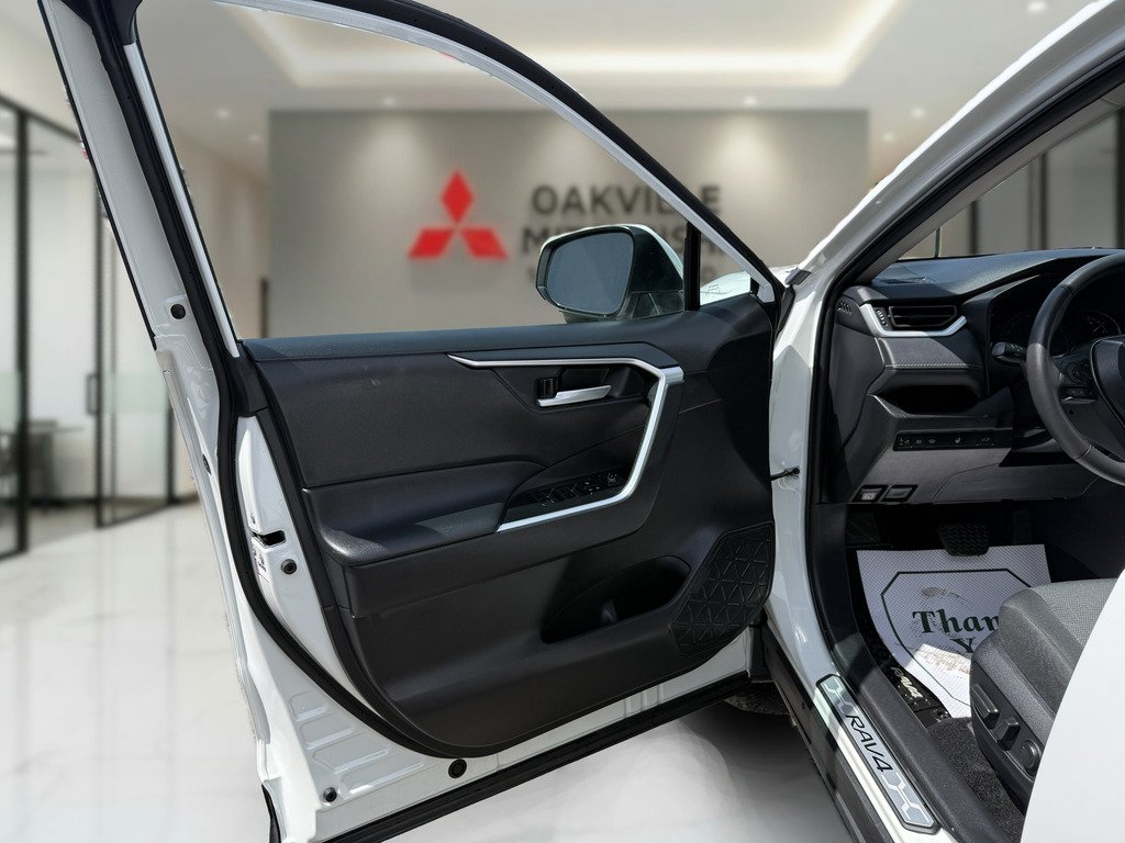 2025 Toyota RAV4 XLE   AWD   SUNROOF   HTD SEATS/STEERING in Oakville, Ontario - 10 - w1024h768px