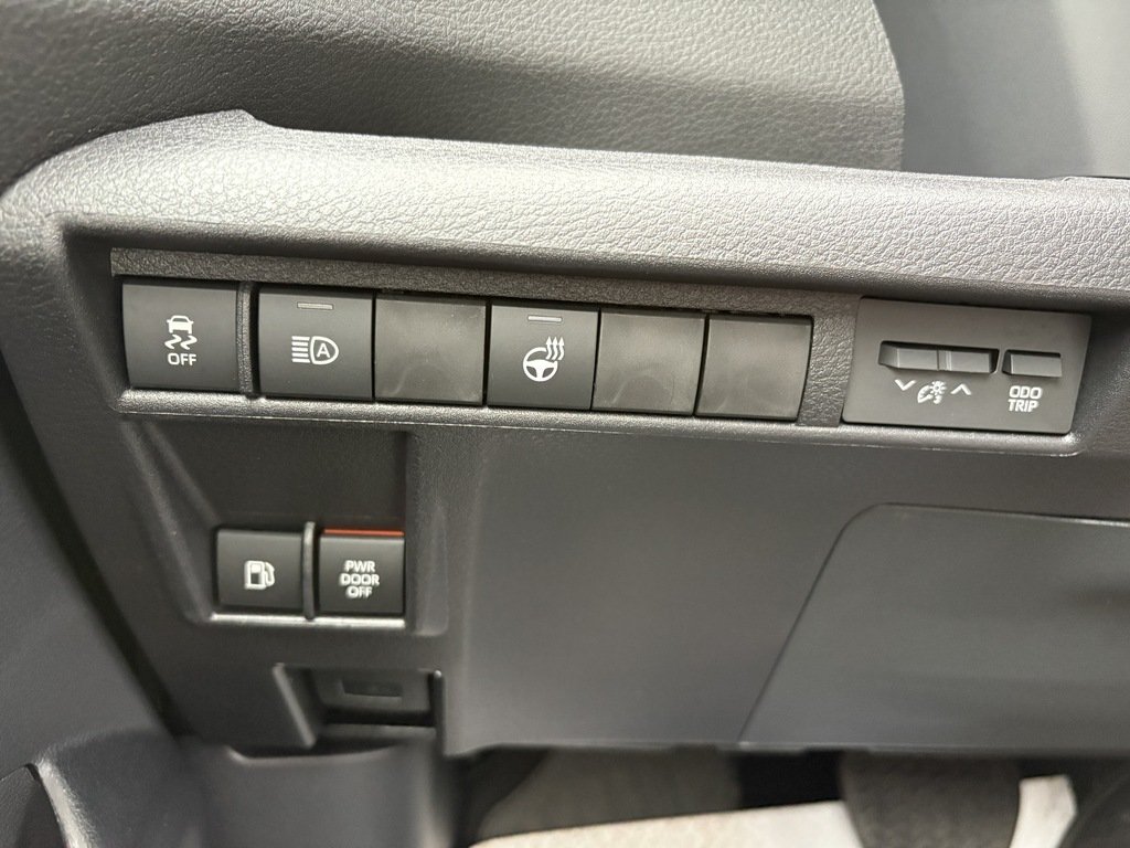 2025 Toyota Sienna XSE   HYBRID   7 PASS   ONLY 24 KM   POWER DOOR in Oakville, Ontario - 11 - w1024h768px