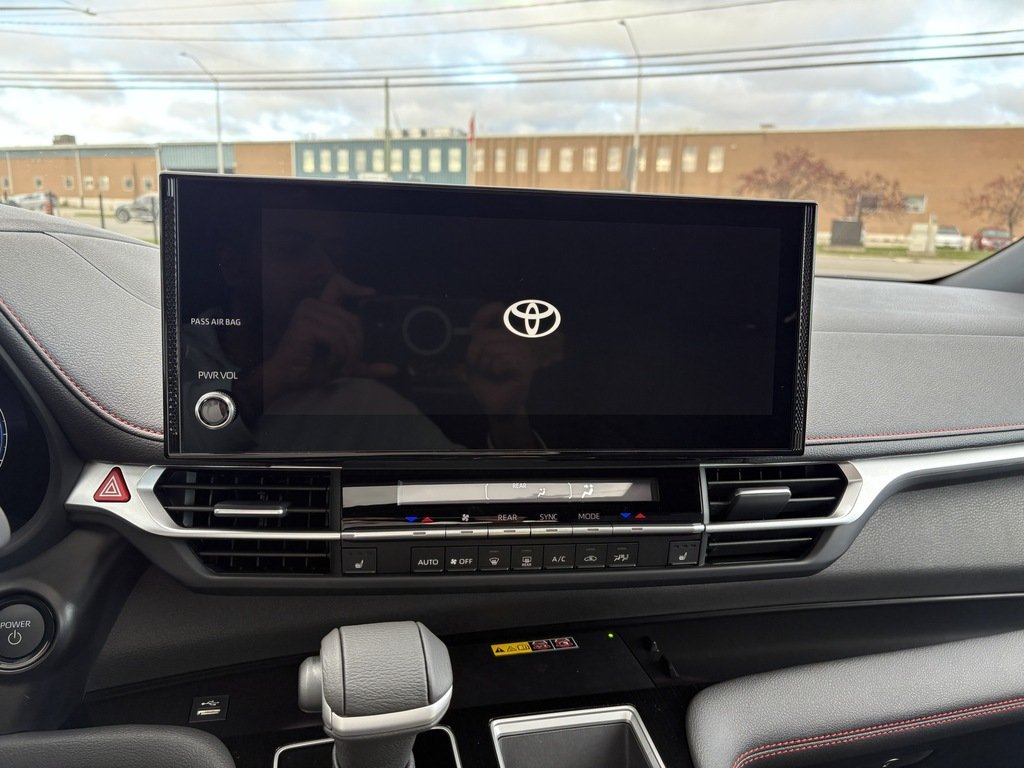 2025 Toyota Sienna XSE   HYBRID   7 PASS   ONLY 24 KM   POWER DOOR in Oakville, Ontario - 17 - w1024h768px