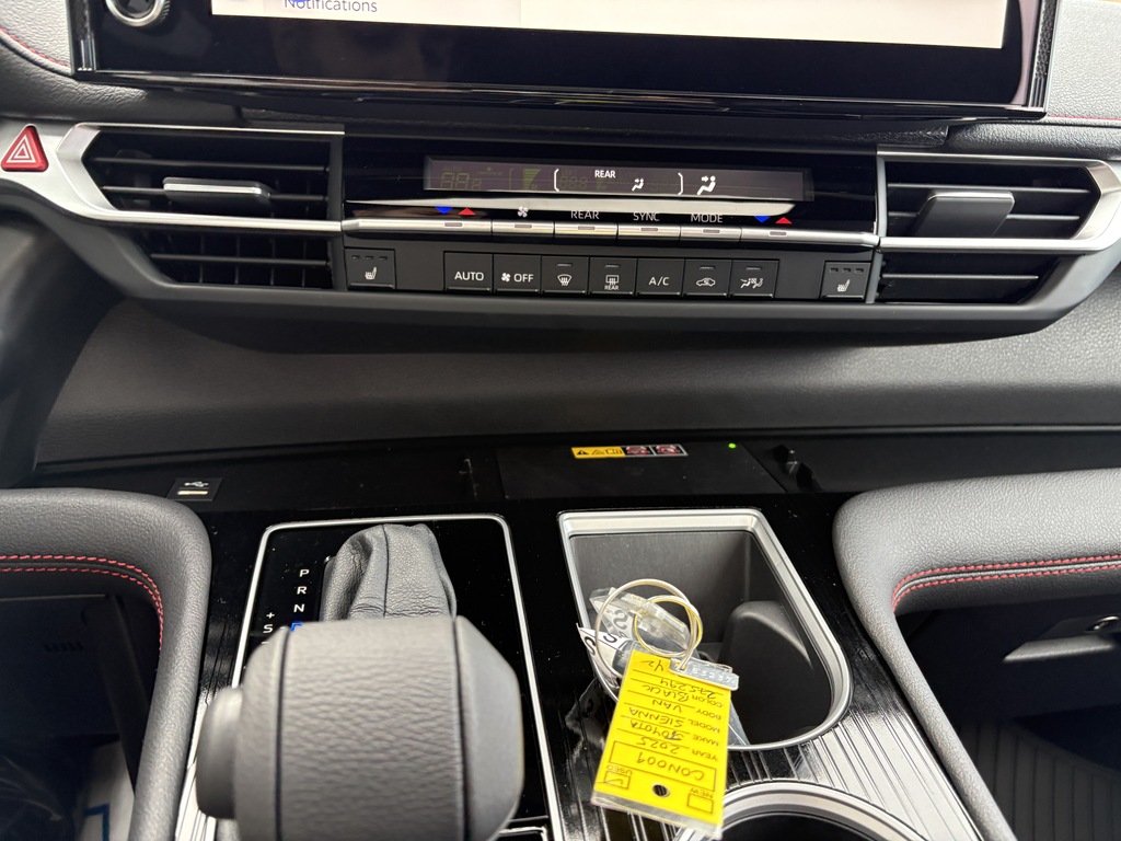 2025 Toyota Sienna XSE   HYBRID   7 PASS   ONLY 24 KM   POWER DOOR in Oakville, Ontario - 20 - w1024h768px