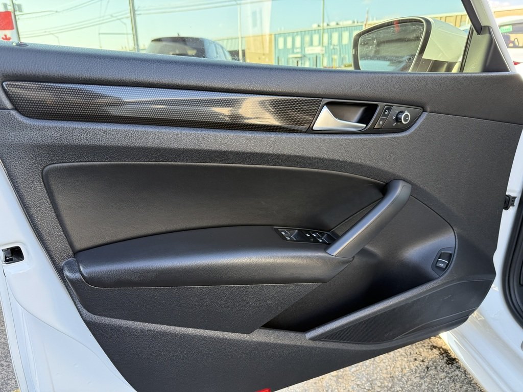 2014 Volkswagen Passat Highline 2.0 TDI 6sp in Oakville, Ontario - 10 - w1024h768px