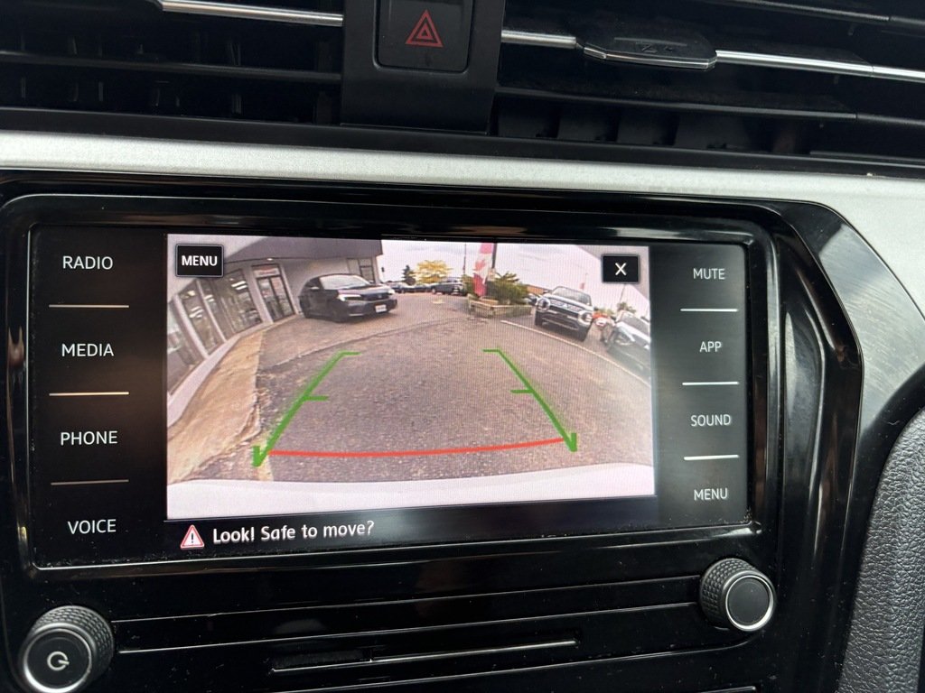 2020 Volkswagen Passat Comfortline 2.0T 6sp at w/Tip in Oakville, Ontario - 15 - w1024h768px