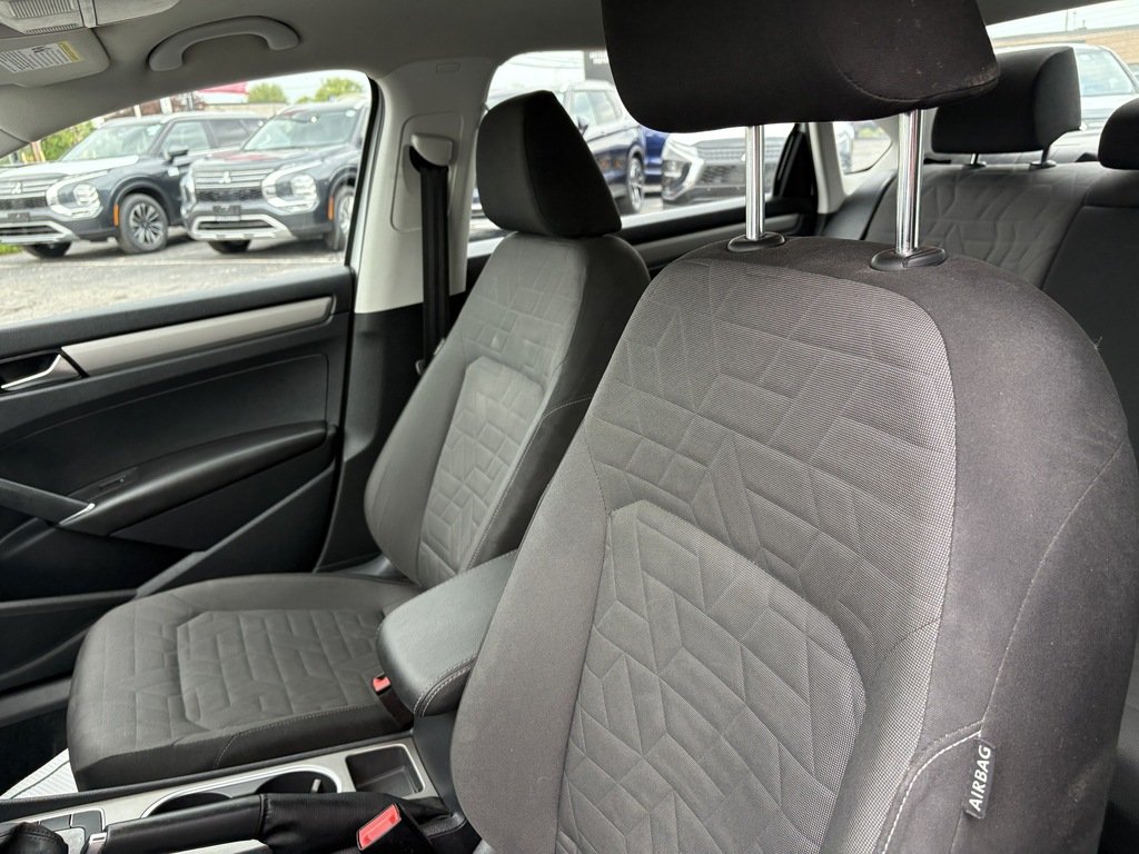 2020 Volkswagen Passat Comfortline 2.0T 6sp at w/Tip in Oakville, Ontario - 10 - w1024h768px