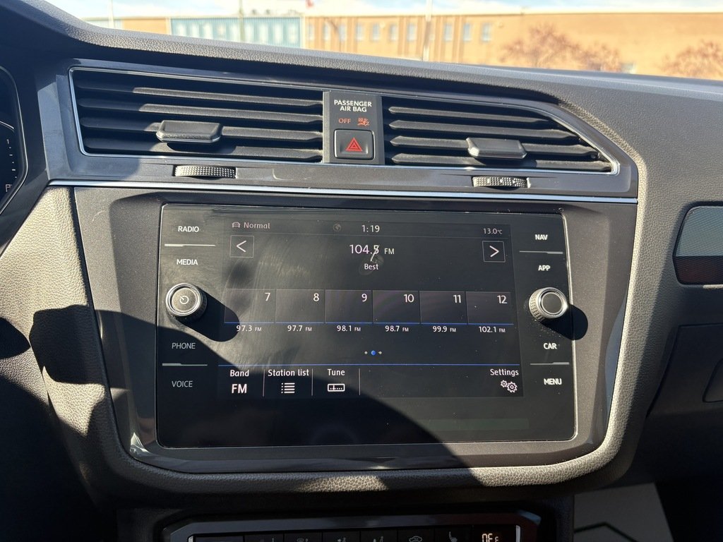 2020 Volkswagen Tiguan Highline 2.0T 8sp at w/Tip 4M in Oakville, Ontario - 18 - w1024h768px