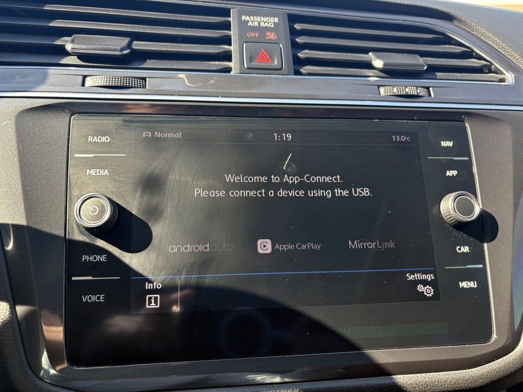 2020 Volkswagen Tiguan Highline 2.0T 8sp at w/Tip 4M in Oakville, Ontario - 16 - w1024h768px