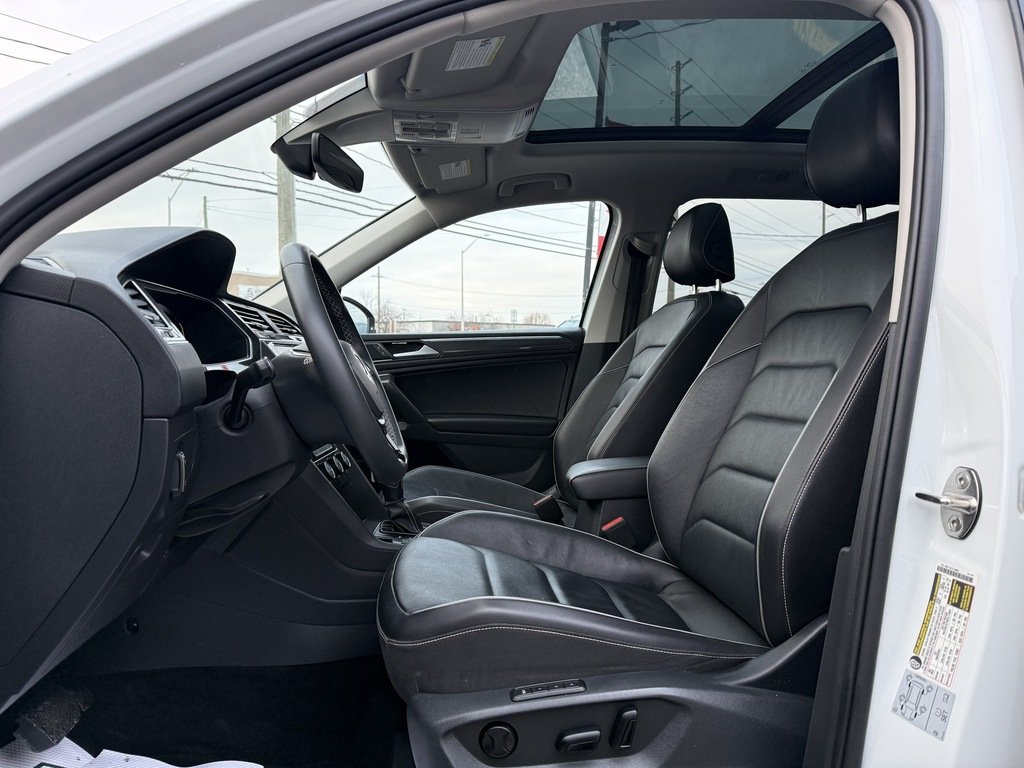 2021 Volkswagen Tiguan Highline 2.0T 8sp at w/Tip 4M in Oakville, Ontario - 12 - w1024h768px