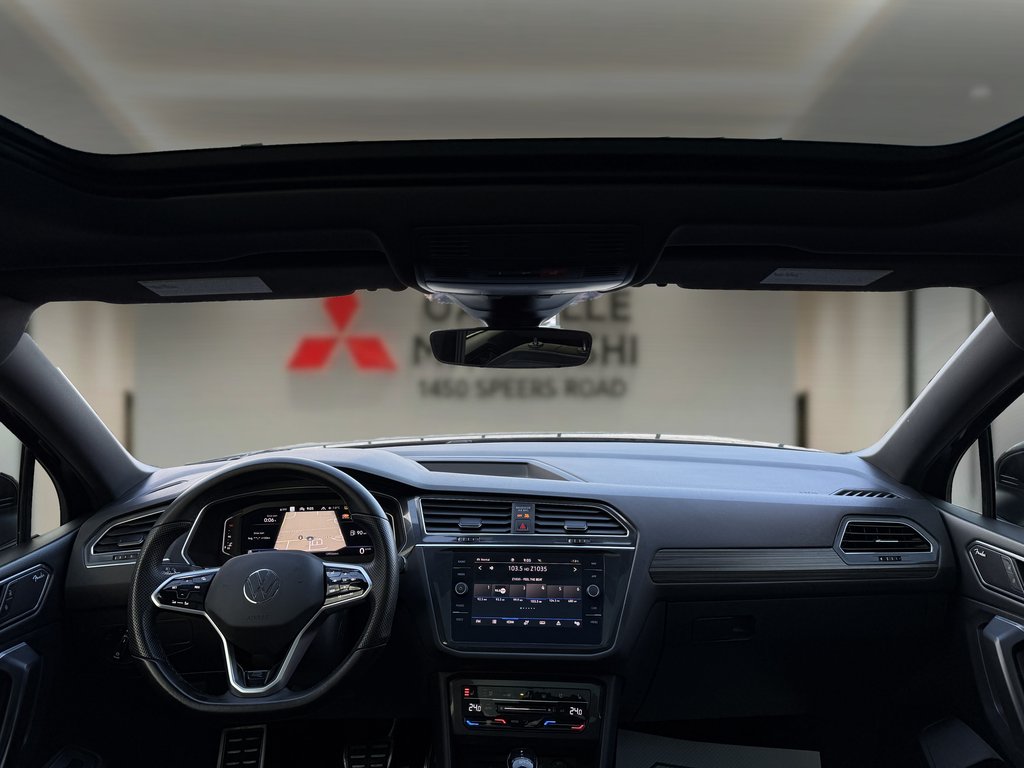 2022 Volkswagen Tiguan Highline 2.0T 8sp at w/Tip 4M in Oakville, Ontario - 13 - w1024h768px