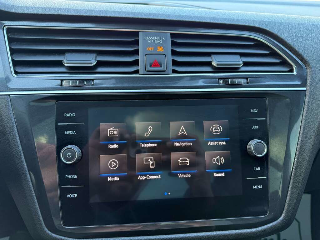 2022 Volkswagen Tiguan Highline 2.0T 8sp at w/Tip 4M in Oakville, Ontario - 16 - w1024h768px