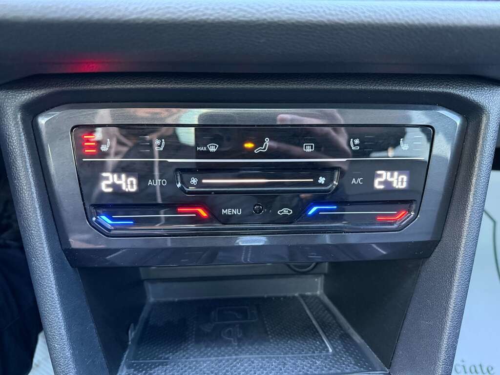 2022 Volkswagen Tiguan Highline 2.0T 8sp at w/Tip 4M in Oakville, Ontario - 18 - w1024h768px