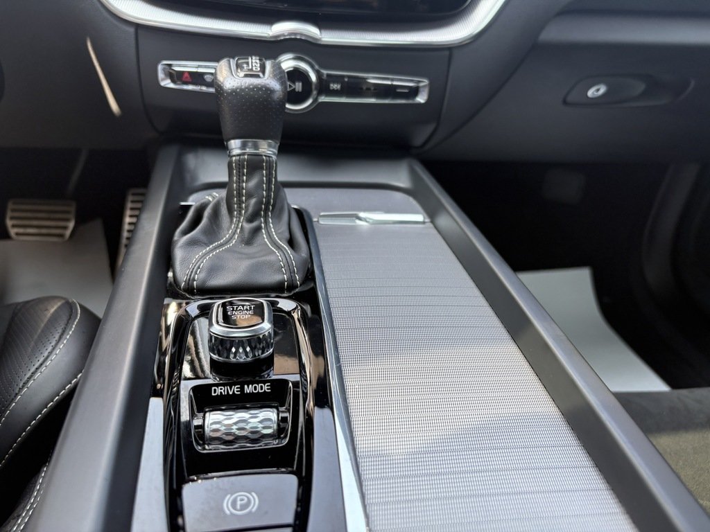 2019 Volvo XC60 T6   AWD   R-DESIGN   360 CAM   HUD   CARPLAY in Oakville, Ontario - 19 - w1024h768px