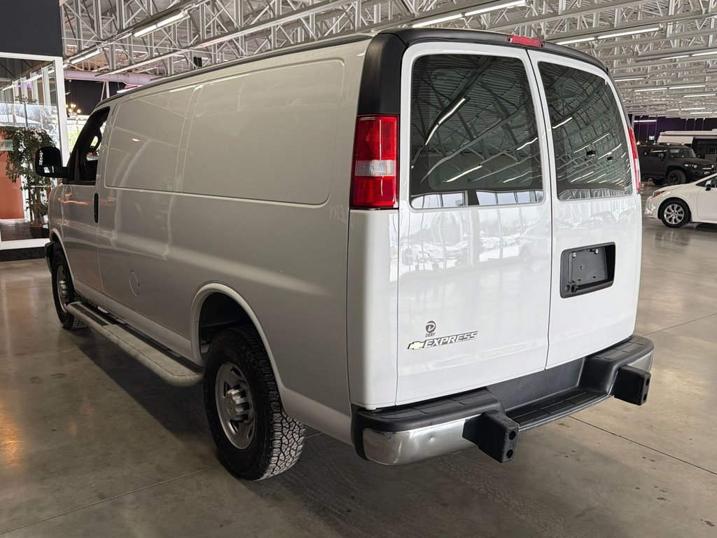 2024 Chevrolet Express Cargo Van in Saint-Jean-Sur-Richelieu, Quebec - 7 - w1024h768px