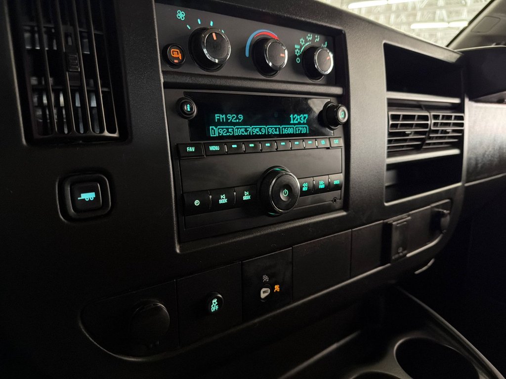 2024 Chevrolet Express Cargo Van in Saint-Jean-Sur-Richelieu, Quebec - 17 - w1024h768px