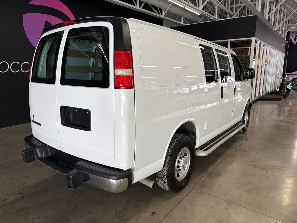 2024 Chevrolet Express Cargo Van in Saint-Jean-Sur-Richelieu, Quebec - 10 - w1024h768px