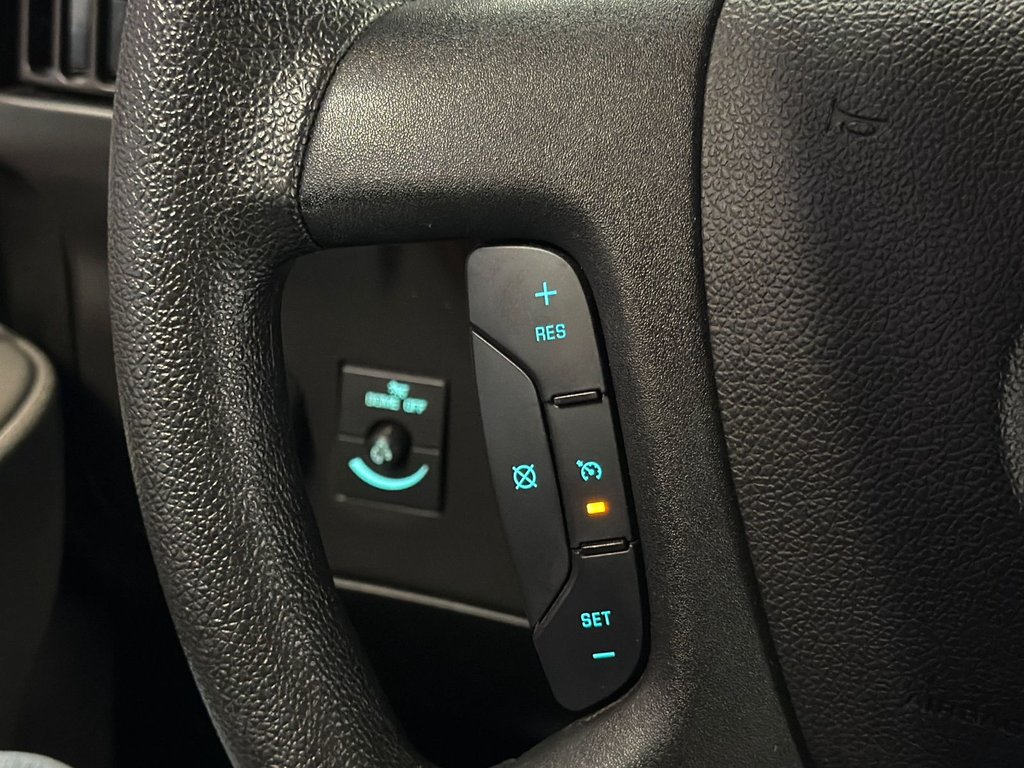 2024 Chevrolet Express Cargo Van in Saint-Jean-Sur-Richelieu, Quebec - 18 - w1024h768px