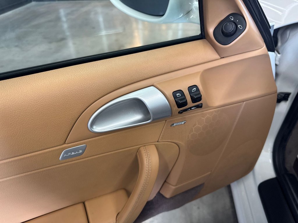 2007 Porsche 911 CARRERA4 in Saint-Jean-Sur-Richelieu, Quebec - 7 - w1024h768px